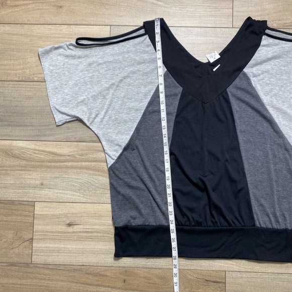 Dots Womens Cold Shoulder Dolman Sleeve Top Size 2X Black Gray‎ Made In USA - Picture 3 of 8